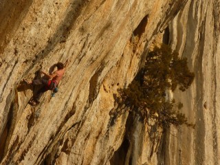 Gérôme dans son essai à vue dans le marbre, 8b+/c ?