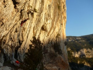 Boul attaque sa course contre l'ombre dans le chamane, 7c