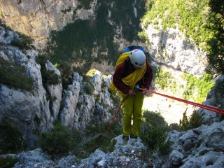 Kati dans la "marche d'approche" de l'arête du belvédère