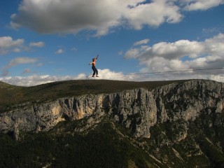 Mich sur une highline de 60m...