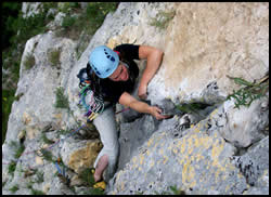 Photo d'escalade dans les fissures à Annot